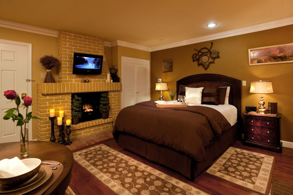 Tuscan Room Bed & Fireplace